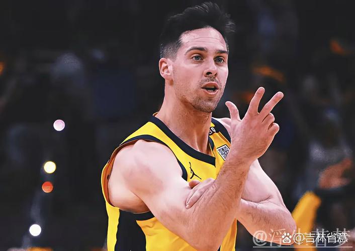 麦康奈尔攻守兼备 助攻抢断引爆全场